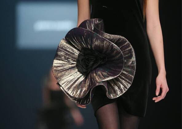 Moscow Fashion Week - Modenschau Pierre Cardin MOSCOW, RUSSIA. MARCH 22, 2016. A model showcases a creation by French designer Pierre Cardin at the 35th Season of Moscow Fashion Week, in Moscow s Gostiny Dvor Shopping and Exhibition Centre. Sergei Bobylev TASS  TS01D0C0