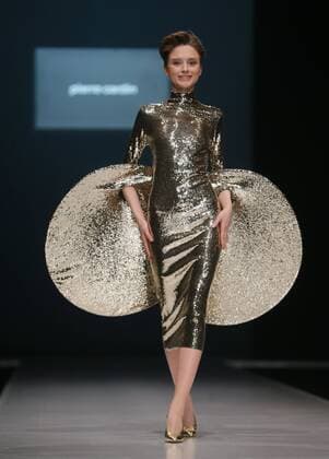 Moscow Fashion Week - Modenschau Pierre Cardin MOSCOW, RUSSIA. MARCH 22, 2016. A model showcases a creation by French designer Pierre Cardin at the 35th Season of Moscow Fashion Week, in Moscow s Gostiny Dvor Shopping and Exhibition Centre. Sergei Bobylev TASS  TS01D0C1