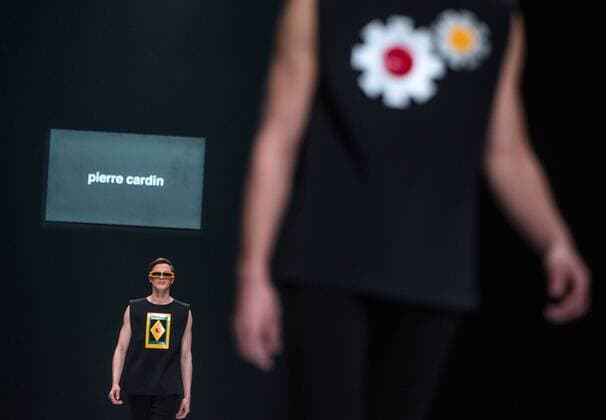 Moscow Fashion Week - Modenschau Pierre Cardin MOSCOW, RUSSIA. MARCH 22, 2016. Models showcase creations by French designer Pierre Cardin at the 35th Season of Moscow Fashion Week, in Moscow s Gostiny Dvor Shopping and Exhibition Centre. Sergei Bobylev TASS  TS01D0A7