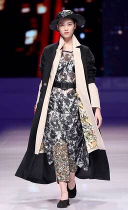 (160324) -- BEIJING, March 24, 2016 -- A contestant competes in the final of China Super Model Contest in Beijing, capital of China, March 23, 2016. A total of 30 contestants competed in the final and Tian Lin took the crown. ) (lfj) CHINA-BEIJING-SUPER MODEL CONTEST (CN) ChenxJianli 
