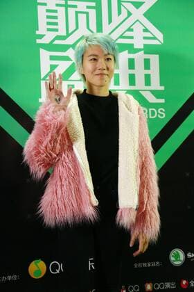 SHENZHEN, CHINA - MARCH 23: (CHINA OUT) Singer Leah Dou Jingtong poses on carpet during the QQ Music Awards on March 23, 2016 in Shenzhen, Guangdong Province of China.  CFP481641016