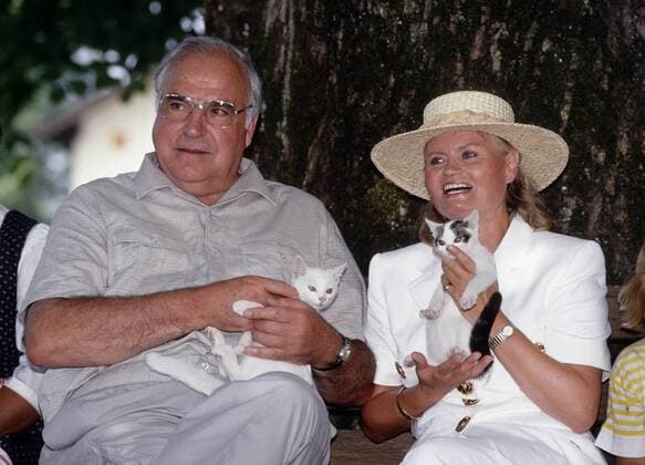 Helmut KOHL und Hannelore KOHL im Urlaub bei St.Gilgen in Oesterreich , August 1992 Helmut KOHL and Hannelore KOHL on vacation near St.Gilgen in Austria , August 1992