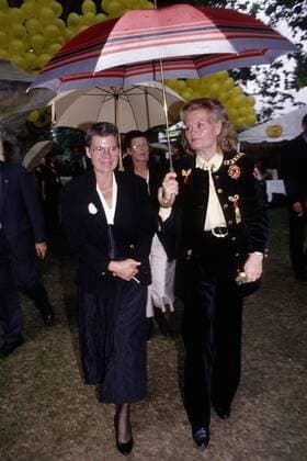 Ilse de MAIZIERE und Hannelore KOHL beim Sommerfest im Bundeskanzleramt , Juni 1990 Ilse de MAIZIERE and Hannelore KOHL on the summer festival in the chancellery , June 1990