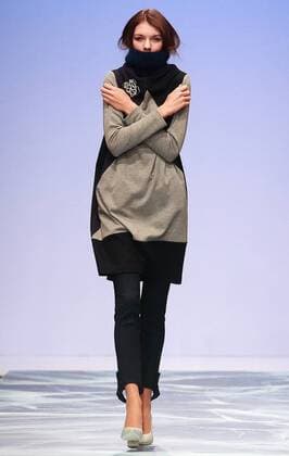 MOSCOW, RUSSIA. MARCH 24, 2016. A model showcases a creation by Russian designer Victoria Andreyanova at the 2016 Moscow Fashion Week in Moscow s Gostiny Dvor. Sergei Fadeichev TASS  TS01D627