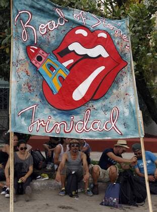 Followers of the British rock band The Rolling Stones attend a free concert in Havana, Cuba, 25 March 2016. THE ROLLING STONES CONCERT IN CUBA !ACHTUNG: NUR REDAKTIONELLE NUTZUNG!  HAB006 20160325-635945359254339855