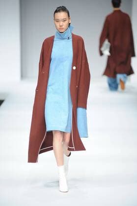 BEIJING, CHINA - MARCH 25: (CHINA OUT) A model showcases designs on the runway at ZHAO QIANYAN Collection during the Mercedes-Benz China Fashion Week Autumn Winter 2016 17 at 751D.Park on March 25, 2016 in Beijing, China.  CFP481722714