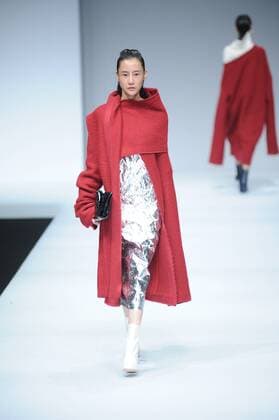 BEIJING, CHINA - MARCH 25: (CHINA OUT) A model showcases designs on the runway at ZHAO QIANYAN Collection during the Mercedes-Benz China Fashion Week Autumn Winter 2016 17 at 751D.Park on March 25, 2016 in Beijing, China.  CFP481722723