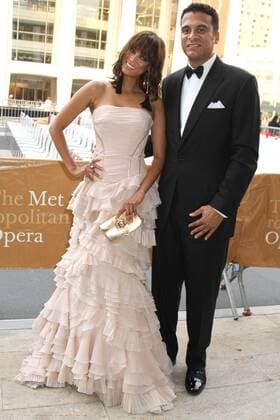 Sept. 26, 2011 - New York, New York, U.S. - Metropolitan Opera Season opens with New Production of Donizetti s Anna Bolena .Metropolitan Opera House, Lincoln Center, NYC.September 26, 2011.Photos by , Photos Inc 2011.TYRA BANKS, JOHN UTENDAHL - ZUMAms4_