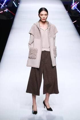 BEIJING, CHINA - MARCH 26: (CHINA OUT) A model showcases designs on the runway at POLY BRIGHT Collection during the Mercedes-Benz China Fashion Week Autumn Winter 2016 2017 at Beijing Hotel on March 26, 2016 in Beijing, China.  CFP481740026