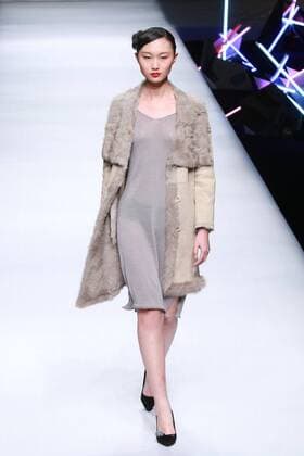 BEIJING, CHINA - MARCH 26: (CHINA OUT) A model showcases designs on the runway at POLY BRIGHT Collection during the Mercedes-Benz China Fashion Week Autumn Winter 2016 2017 at Beijing Hotel on March 26, 2016 in Beijing, China.  CFP481740038