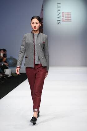 BEIJING, CHINA - MARCH 26: (CHINA OUT) A model showcases designs on the runway at LIANVIS Collection during the Mercedes-Benz China Fashion Week Autumn Winter 2016 2017 at 751D.Park on March 26, 2016 in Beijing, China.  CFP481765144