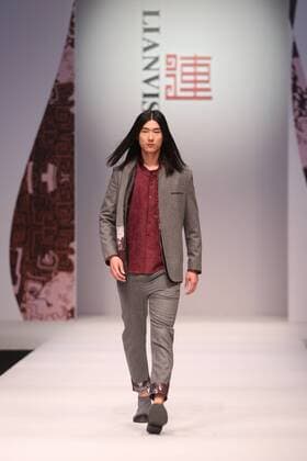 BEIJING, CHINA - MARCH 26: (CHINA OUT) A model showcases designs on the runway at LIANVIS Collection during the Mercedes-Benz China Fashion Week Autumn Winter 2016 2017 at 751D.Park on March 26, 2016 in Beijing, China.  CFP481765150