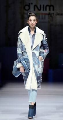 (160327) -- BEIJING, March 27, 2016 -- A model presents a creation of designer Chen Wen during the China Fashion Week A W 2016 2017 in Beijing, capital of China, March 27, 2016.) (yxb) CHINA-BEIJING-FASHION WEEK(CN) ChenxJianli 