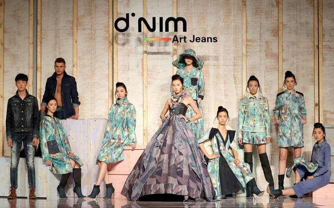 (160327) -- BEIJING, March 27, 2016 -- Models present creations of designer Chen Wen during the China Fashion Week A W 2016 2017 in Beijing, capital of China, March 27, 2016.) (yxb) CHINA-BEIJING-FASHION WEEK(CN) ChenxJianli 