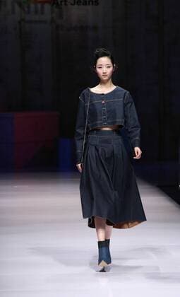 BEIJING, CHINA - MARCH 27: (CHINA OUT) A model showcases designs on the runway at d nim Collection during the Mercedes-Benz China Fashion Week Autumn Winter 2016 2017 at Beijing Hotel on March 27, 2016 in Beijing, China.  CFP481773986