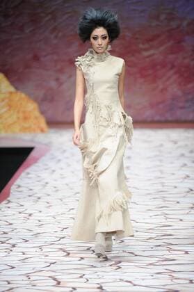 BEIJING, CHINA - MARCH 27: (CHINA OUT) A model showcases designs on the runway at Tao LouLan Collection during the Mercedes-Benz China Fashion Week Autumn Winter 2016 2017 at 751D.Park on March 27, 2016 in Beijing, China.  CFP481794482