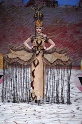 BEIJING, CHINA - MARCH 27: (CHINA OUT) A model showcases designs on the runway at Tao LouLan Collection during the Mercedes-Benz China Fashion Week Autumn Winter 2016 2017 at 751D.Park on March 27, 2016 in Beijing, China.  CFP481794487