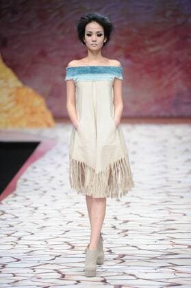BEIJING, CHINA - MARCH 27: (CHINA OUT) A model showcases designs on the runway at Tao LouLan Collection during the Mercedes-Benz China Fashion Week Autumn Winter 2016 2017 at 751D.Park on March 27, 2016 in Beijing, China.  CFP481794490