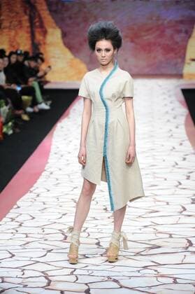 BEIJING, CHINA - MARCH 27: (CHINA OUT) A model showcases designs on the runway at Tao LouLan Collection during the Mercedes-Benz China Fashion Week Autumn Winter 2016 2017 at 751D.Park on March 27, 2016 in Beijing, China.  CFP481794495