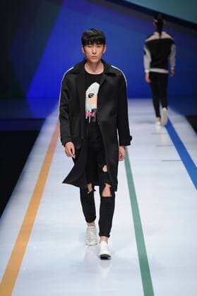 BEIJING, CHINA - MARCH 27: (CHINA OUT) A model showcases designs on the runway at COMME TU ES Collection during the Mercedes-Benz China Fashion Week Autumn Winter 2016 2017 at Beijing Hotel on March 27, 2016 in Beijing, China.  CFP481794503