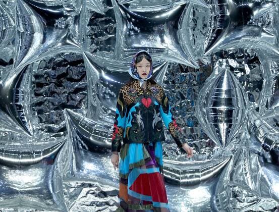 A model presents a creation by designer Mary Katrantzou during the China Fashion Week in Beijing, capital of China, March 27, 2016.) (ry) CHINA-BEIJING-FASHION WEEK(CN) ChenxJianli 