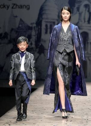 (160328) -- BEIJING, March 28, 2016 -- Models present creations by designer Xu Qingyin during the China Fasion Week in Beijing, capital of China, March 28, 2016. ) (mp) CHINA-BEIJING-FASHION WEEK (CN) ChenxJianli 