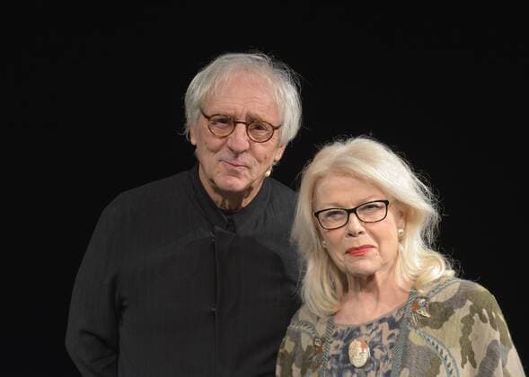 Lesung des Schauspielers Günther Maria Halmer mit Musik der klezmer reloaded im Rahmen des 3. Osterfestspiels im Stadttheater Gmunden . Dieses Bild zeigt den deutschen Schauspieler Günther Maria Halmer mit der Intendantin der Festwochen Gmunden Jutta Skokan 2016 - Lesung des Schauspielers Günther Maria Halmer mit Musik der klezmer reloaded im Rahmen des 3. Osterfestspiels im Stadttheater Gmunden