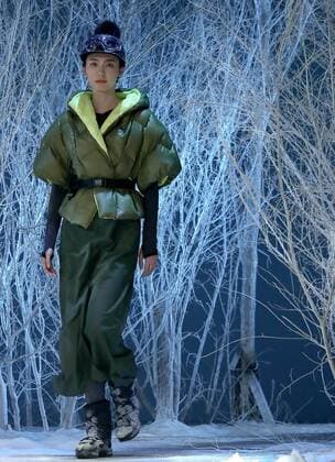 (160329) -- BEIJING, March 28, 2016 -- A model presents a winter clothing designed by Zhulin during a fashion preview of Bosideng, a large down clothing company, at the Beijing Fashion Week in Beijing, capital of China, March 28, 2016. ) (lfj) CHINA-BEIJING-FASHION WEEK (CN) ChenxJianli 