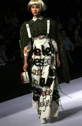 (160329) -- BEIJING, March 29, 2016 -- A model presents fashion creations during a show titled Beijing Institute of Fashion Technology¡¤Emerging Design Collection at China Fashion Week in Beijing, capital of China, March 29, 2016. The theme of the fashion show is Micro to Wave . ) (mcg) CHINA-BEIJING-FASHION WEEK- MICRO TO WAVE (CN) LixMingfang 