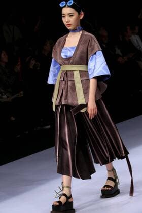 (160329) -- BEIJING, March 29, 2016 -- A model presents fashion creations during a show titled Beijing Institute of Fashion Technology¡¤Emerging Design Collection at China Fashion Week in Beijing, capital of China, March 29, 2016. The theme of the fashion show is Micro to Wave . ) (mcg) CHINA-BEIJING-FASHION WEEK- MICRO TO WAVE (CN) LixMingfang 