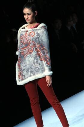 (160329) -- BEIJING, March 29, 2016 -- A model presents fashion creations during a show of Lingwu Fine Cashmere Fashion Brand Joint Collection at China Fashion Week in Beijing, capital of China, March 29, 2016. ) (mcg) CHINA-BEIJING-FASHION WEEK-LINGWU FINE CASHMERE FASHION BRAND (CN) LixMingfang 
