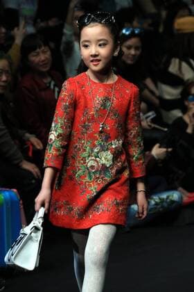 (160329) -- BEIJING, March 29, 2016 -- A young model presents fashion creations designed by Zheng Cheng during a fashion show of Mini Petrel Che Children s Wear Collection at China Fashion Week in Beijing, capital of China, March 29, 2016. ) (mcg) CHINA-BEIJING-FASHION WEEK-MINI PETREL (CN) LixMingfang 
