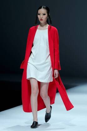 (160329) -- BEIJING, March 29, 2016 -- A model presents a creation by designer Hao Jia during China Fashion Week in Beijing, capital of China, March 29, 2016. ) (mp) CHINA-BEIJING-FASHION WEEK-HAO JIA (CN) ChenxJianli 