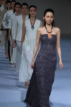BEIJING, March 29, 2016 -- Models present creations by designer Sun Xuefei at the Fei Gallery & Boutique Collection during China Fashion Week in Beijing, capital of China, March 29, 2016. ) (ry) CHINA-BEIJING-FASHION WEEK(CN) LixMingfang 