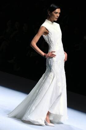 BEIJING, March 29, 2016 -- A model presents a creation by designer Sun Xuefei at the Fei Gallery & Boutique Collection during China Fashion Week in Beijing, capital of China, March 29, 2016. ) (ry) CHINA-BEIJING-FASHION WEEK(CN) LixMingfang 