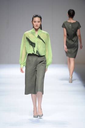BEIJING, CHINA - MARCH 29: (CHINA OUT) A model showcases designs on the runway at Fei Gallery & Boutique Collection during the Mercedes-Benz China Fashion Week Autumn Winter 2016 2017 at Beijing Hotel on March 29, 2016 in Beijing, China.  CFP481873154
