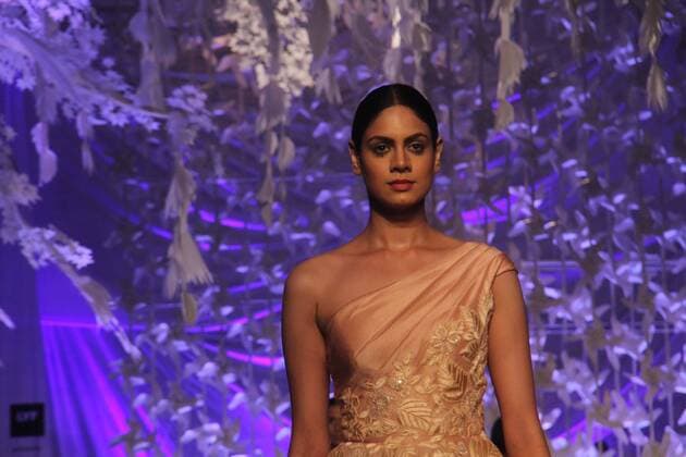 MUMBAI, INDIA - MARCH 29: A model displays the creation of fashion designer Manish Malhotra during the opening show of Lakme Fashion Week Summer Resort 2016, at Mehboob Studio, Bandra on March 29, 2016 in Mumbai, India. (Photo by Pramod Thakur Hindustan Times ) Lakme Fashion Week Summer Resort 2016