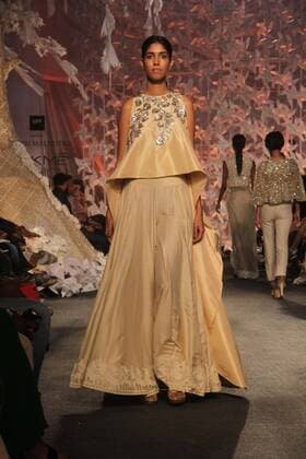 MUMBAI, INDIA - MARCH 29: A model displays the creation of fashion designer Manish Malhotra during the opening show of Lakme Fashion Week Summer Resort 2016, at Mehboob Studio, Bandra on March 29, 2016 in Mumbai, India. (Photo by Pramod Thakur Hindustan Times ) Lakme Fashion Week Summer Resort 2016
