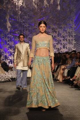 MUMBAI, INDIA - MARCH 29: A model displays the creation of fashion designer Manish Malhotra during the opening show of Lakme Fashion Week Summer Resort 2016, at Mehboob Studio, Bandra on March 29, 2016 in Mumbai, India. (Photo by Pramod Thakur Hindustan Times ) Lakme Fashion Week Summer Resort 2016
