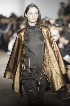 Bilder des Tages Premiere of the film Altamira in Madrid. March 31, 2016. A model presents a creation by Lado Bukia from Georgia during the Tbilisi Fall & Winter Fashion Week 2017, in Tbilisi, capital of Georgia, on March. 31, 2016. ( Giorgi Induashvili) GEORGIA-TBILISI-FALL & WINTER FASHION WEEK xinhua 