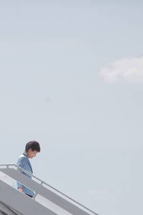 South Korean President Park Geun-hye descends from her plane as she arrives in Mexico City, Mexico, 02 April 2016, for an official visit that will last until 5 April. EFE Sashenka Gutierrez SOUTH KOREAN PRESIDENT VISITS MEXICO !ACHTUNG: NUR REDAKTIONELLE NUTZUNG!  CDM001 20160402-635952360321942980