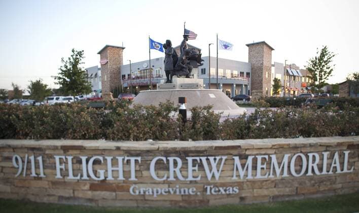 20 Jahre Anschläge vom 11. September: Gedenkkultur in den USA Aug. 10, 2011 - Grapevine, Texas, USA - 8 10 2011. The 9 11 Flight Crew Memorial in Grapevine, Texas honors the flight crews of the four commercial airline flights that were hijacked during the September 11, 2001 terrorist attacks. American Airlines flight 77 crashed into the Pentagon in Washington D.C., American Airlines flight 11 and United Airlines flight 175 crashed into and destroyed the World Trade Center Towers in New York City, United Flight 93 crashed into a field in Pennsylvania. - ZUMAl92_