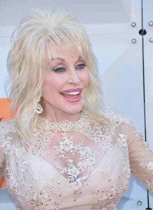 Country Music Awards in Las Vegas April 4, 2016 - Las Vegas, Nevada, United States of America - Singer Dolly Parton attends the 51st Academy Of Country Music Awards on April 3, 2016 at MGM Grand Arena in Las Vegas, Nevada Las Vegas United States of America - ZUMAt114