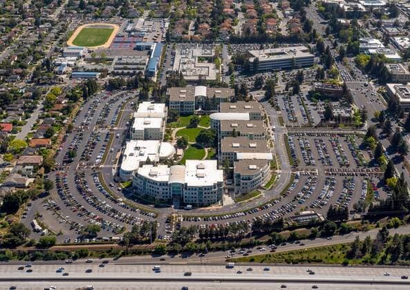 IMAGO History, 250 Jahre USA, Digitales Zeitalter: Entwicklung des Internets und Aufstieg von Silicon Valley Apple Campus I, Apple Inc., Apple Universität,Infinite loop , Silicon Valley, Kalifornien, Vereinigte Staaten von Amerika, Cupertino, California, USA !ACHTUNGxMINDESTHONORARx60xEURO!