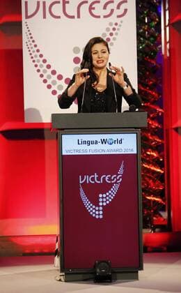 Birsen Kilic, Anne-Kathrin Carstensen (Preisträgerin VICTRESS Fusion Award), Hatice Akyuen (Lingua World GmbH), bei der Verleihung VICTRESS Award 2016 im Hotel Titanic Chausseestr. Berlin.