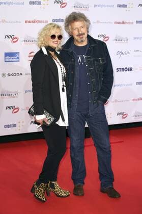 Wolfgang Niedecken mit Ehefrau Tina Golemiewski bei der Verleihung des PRG Live Entertainment Award 2016 in der Festhalle Frankfurt. Frankfurt am Main, 04.04.2016 Foto:xS.xGabschx xFuturexImage