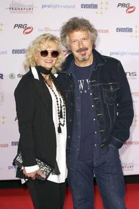 Wolfgang Niedecken mit Ehefrau Tina Golemiewski bei der Verleihung des PRG Live Entertainment Award 2016 in der Festhalle Frankfurt. Frankfurt am Main, 04.04.2016 Foto:xS.xGabschx xFuturexImage