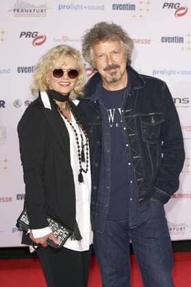Wolfgang Niedecken mit Ehefrau Tina Golemiewski bei der Verleihung des PRG Live Entertainment Award 2016 in der Festhalle Frankfurt. Frankfurt am Main, 04.04.2016 Foto:xS.xGabschx xFuturexImage