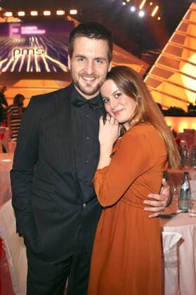 Alexander Klaws mit Freundin Nadja Scheiwiller bei der Verleihung des PRG Live Entertainment Award 2016 in der Festhalle Frankfurt. Frankfurt am Main, 04.04.2016 Foto:xS.xGabschx xFuturexImage