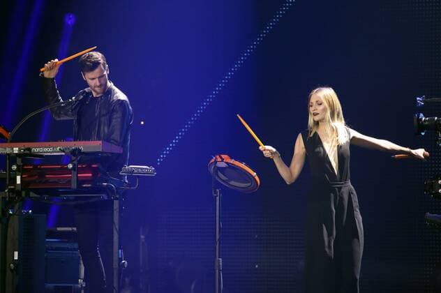 Daniel Grunenberg und Carolin Niemczyk (Glasperlenspiel) bei der Verleihung des PRG Live Entertainment Award 2016 in der Festhalle Frankfurt. Frankfurt am Main, 04.04.2016 Foto:xS.xGabschx xFuturexImage